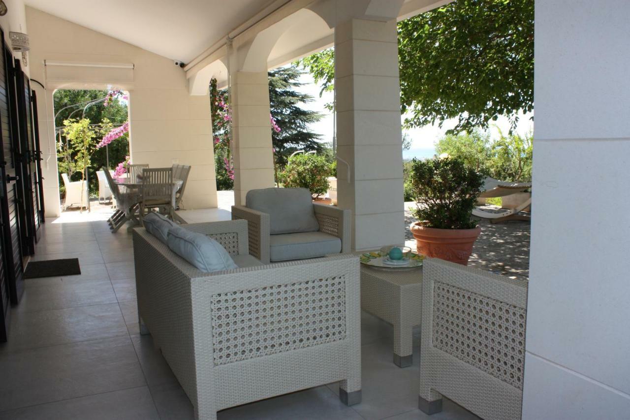 Villa Торе Сан Джовани Удженто Екстериор снимка
